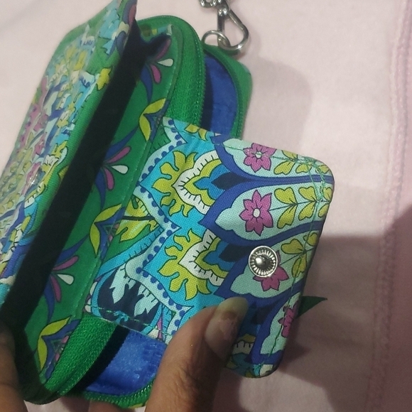 Vera Bradley Wallet/Wristlet Emerald Paisley design - Picture 8 of 8